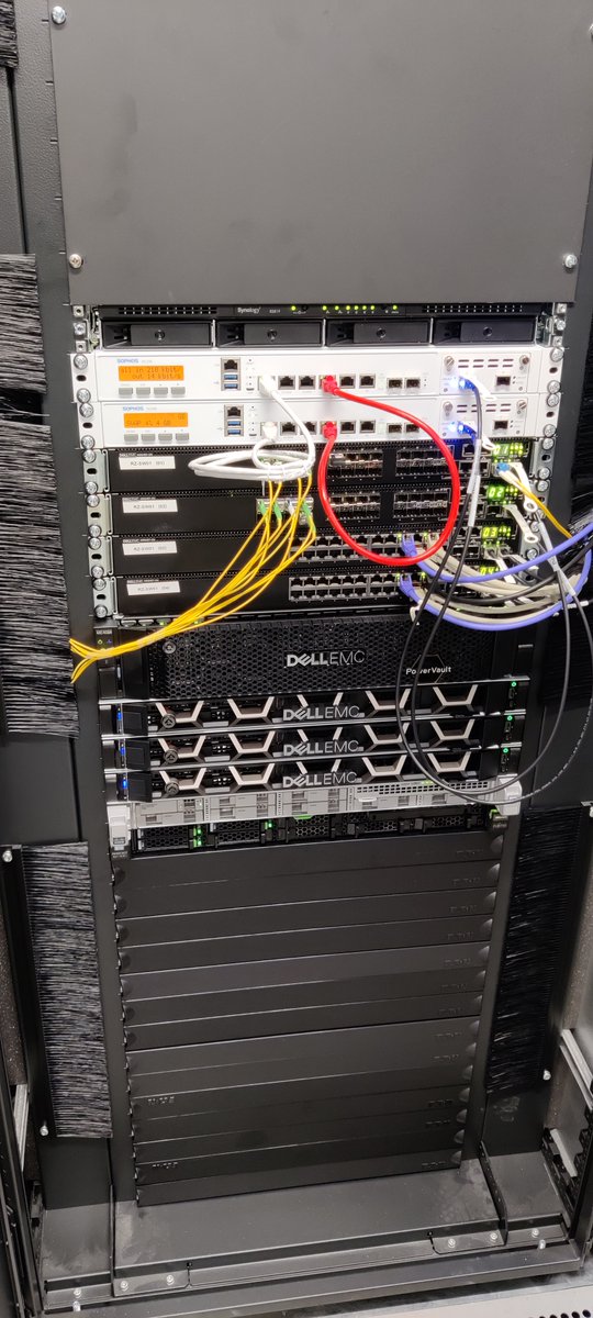 Noch pünktlich vor Ostern hat sich unser Kunde mehr Rechenkapazität gewünscht - mit diesem dritten Server haben wir ihm diesen Wunsch erfüllt.