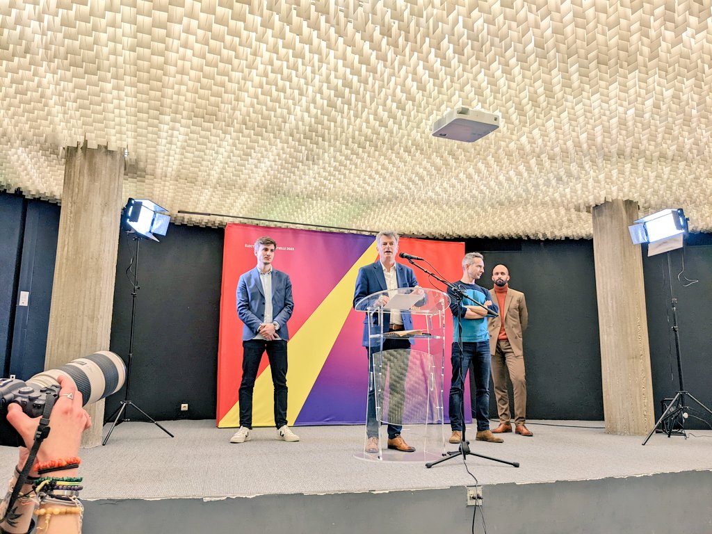 mguenegan's tweet photo. ✊ @PCF Conférence de presse de @Fabien_Roussel qui s'adresse directement à @JLMelenchon et souligne son "entière disponibilité pour trouver un accord [pour les législatives]. Voyons nous le plus vite possible." 
🤔 Visiblement pas de réponse à son sms de félicitations.
@TF1Info https://t.co/UmguVMaSjv
