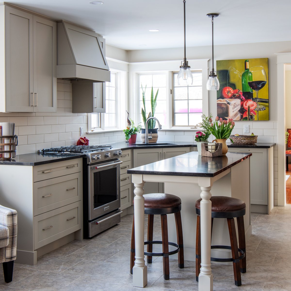 lagoishomes's tweet photo. Happy Easter! As promised, here is the beautiful kitchen renovation we performed in Manotick. Spring has sprung here with its beautiful colours and warmth!
#LoveWhereYouLive #OttawaRenovators #Renovations #Lagois #LagoisDesignBuildRenovate #Craftsmen #Manotick #KitchenRenos https://t.co/aJoG4862XF