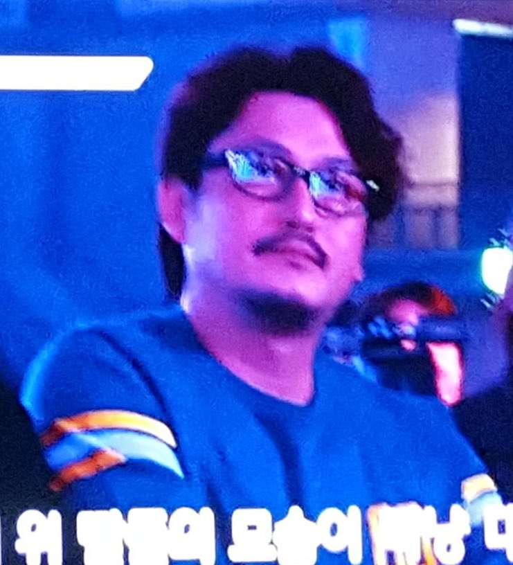 🎂🎈- Hoje, 14 de abril é aniversário do Sr Minatozaki! 🎉 desejamos um feliz aniversário e feliz vida sempre para o visual entre os pais do TWICE, e versão masculina da nossa Sana 💜