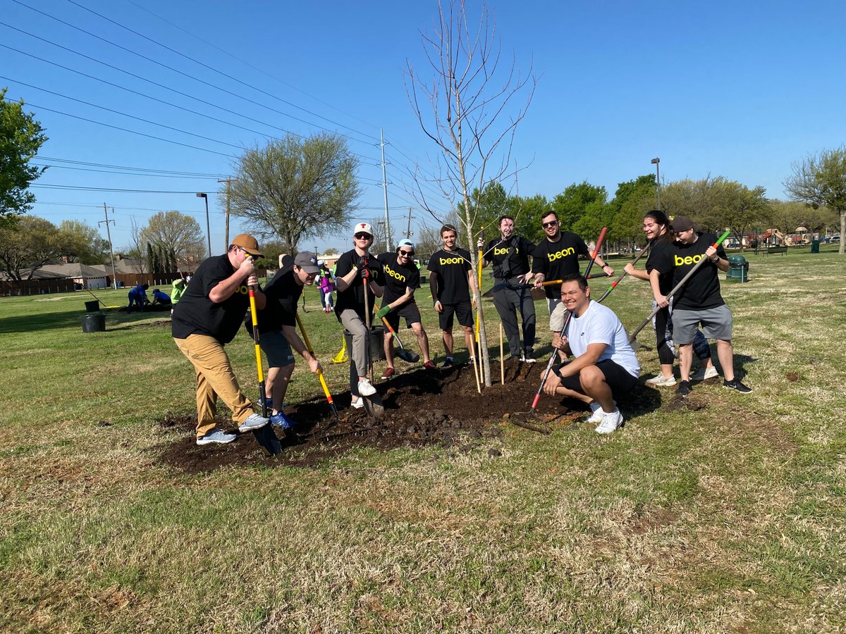 NTGFreight's tweet photo. Our team in Dallas supported @Texas_Trees' mission to serves as a catalyst in creating a new green legacy for North Texas by planting trees at the Campbell Park Recreation Center as part of our partnership and shared vision to Go for Neutral.
#GoforNeutral #Treeplanter https://t.co/7PSZ23776v