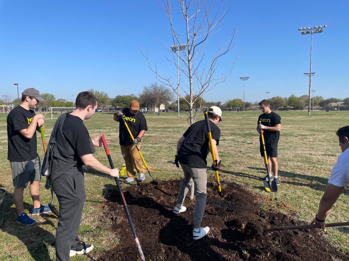 NTGFreight's tweet photo. Our team in Dallas supported @Texas_Trees' mission to serves as a catalyst in creating a new green legacy for North Texas by planting trees at the Campbell Park Recreation Center as part of our partnership and shared vision to Go for Neutral.
#GoforNeutral #Treeplanter https://t.co/7PSZ23776v