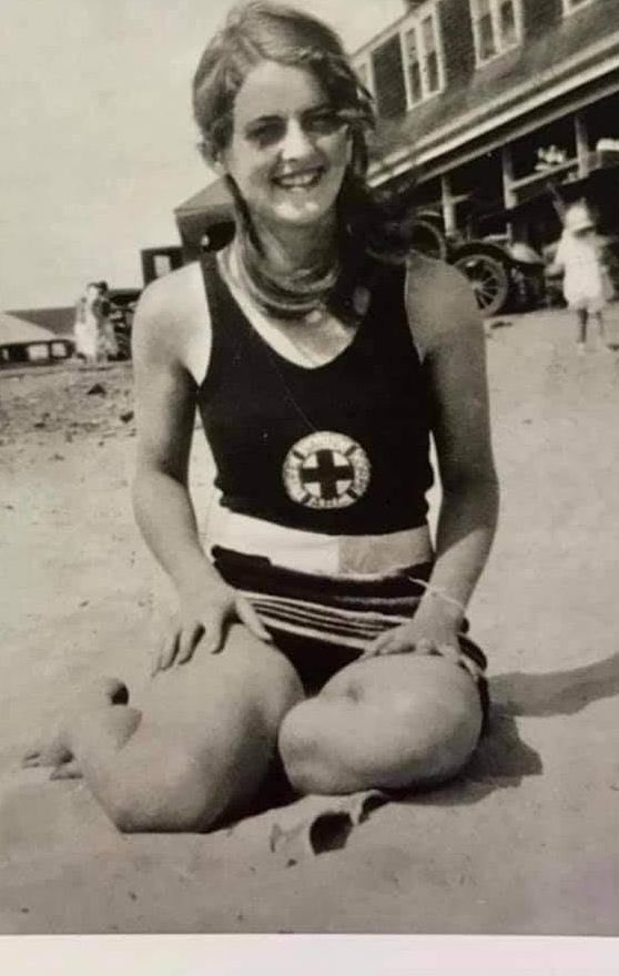 sim_barr's tweet photo. #BetteDavis on #thebeach in #OgunquitMaine. The town acquired the beach in 1926 + Bette Davis completed #RedCrosstraining + joined the volunteer #lifeguards that summer. She also appeared several times at the #OgunquitPlayhouse.
#ogunquitbeach #ogunquit #mainehistory #beach https://t.co/ryrK4gTRGA
