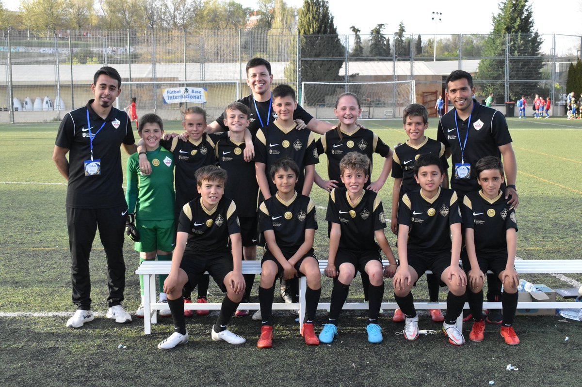 UDSanse's tweet photo. 🅲🅰🅽🆃🅴🆁🅰 🆂🅰🅽🆂🅴🆁🅰

🏆 @MadridintCup 🏆

🇵🇱 Alevín F7 😎

📸 @LlorenteRober 

#VamosSanse
#CanteraSansera https://t.co/oWWkb1Zvb7
