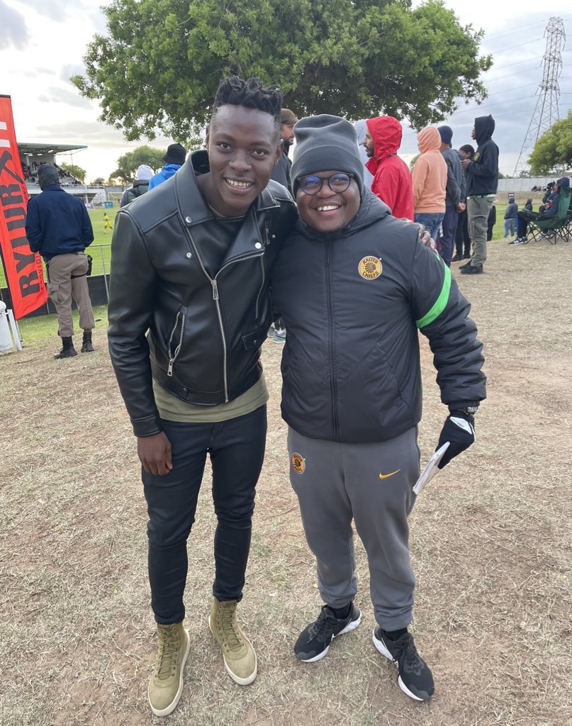 SinesiphoMali's tweet image. CHIPPA United reunion on Day 2 of the #BayhillPremierCup2022 with @zithazee 👊🏾❤️ 

#TechnicalScouting #Scout