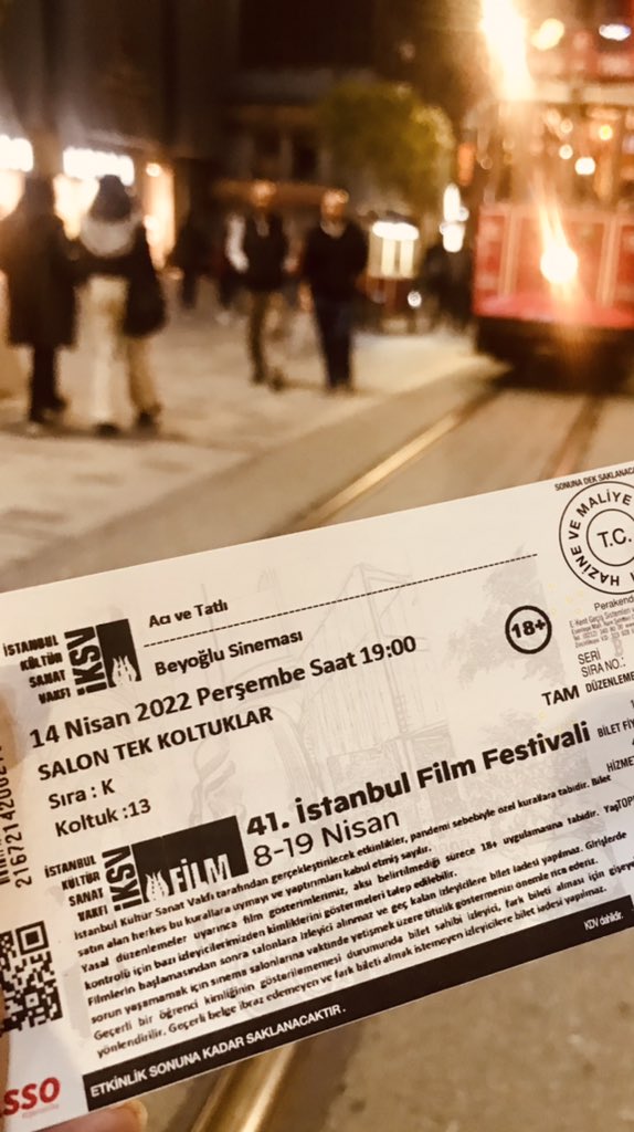 “Belki şehre bir film gelir
iklim değişir, akdeniz olur” 
#İstanbul Film Festivali #41yıllıkbirrüya