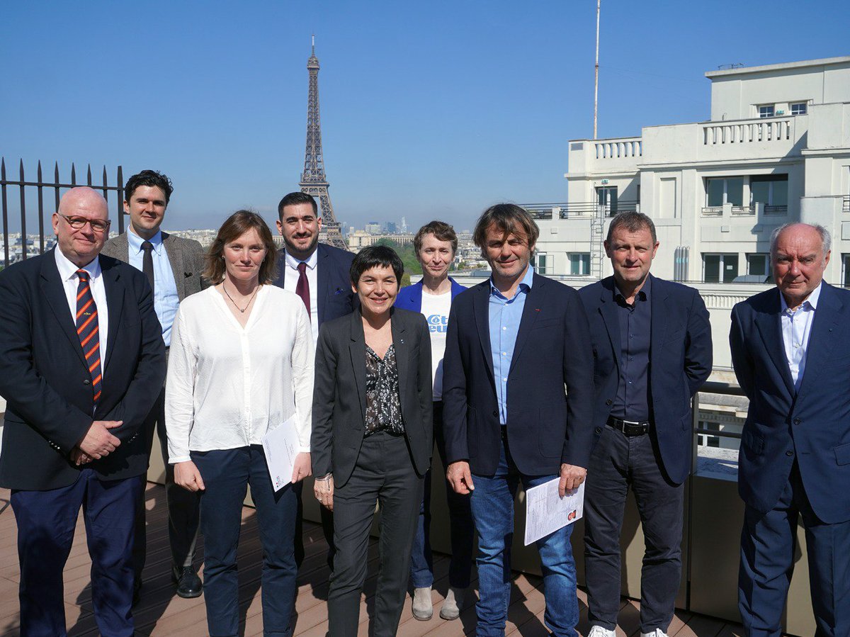 Saviez-vous que les coureurs du Vendée Globe et les marins d'exception n’étaient administrativement pas considérés comme des marins ? Nous avons corrigé cela ! Désormais, les coureurs au large auront une équivalence pour le brevet Capitaine 200.