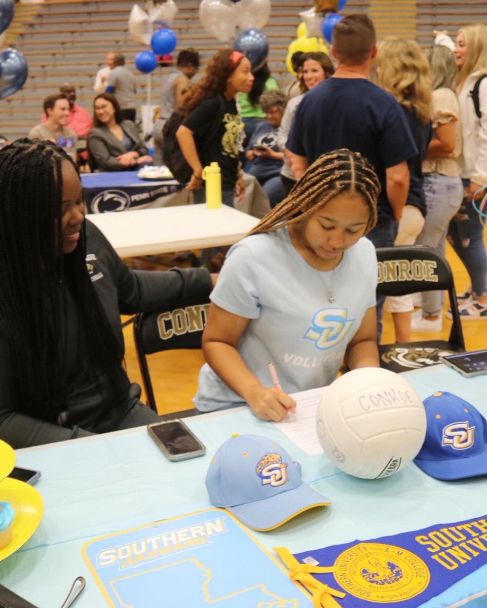 TrinityLane2022's tweet image. I am so excited to announce my commitment to Southern University! I would like to thank God, my family, teammates and my coaches. Go jags! @SouthernU_VB #committed