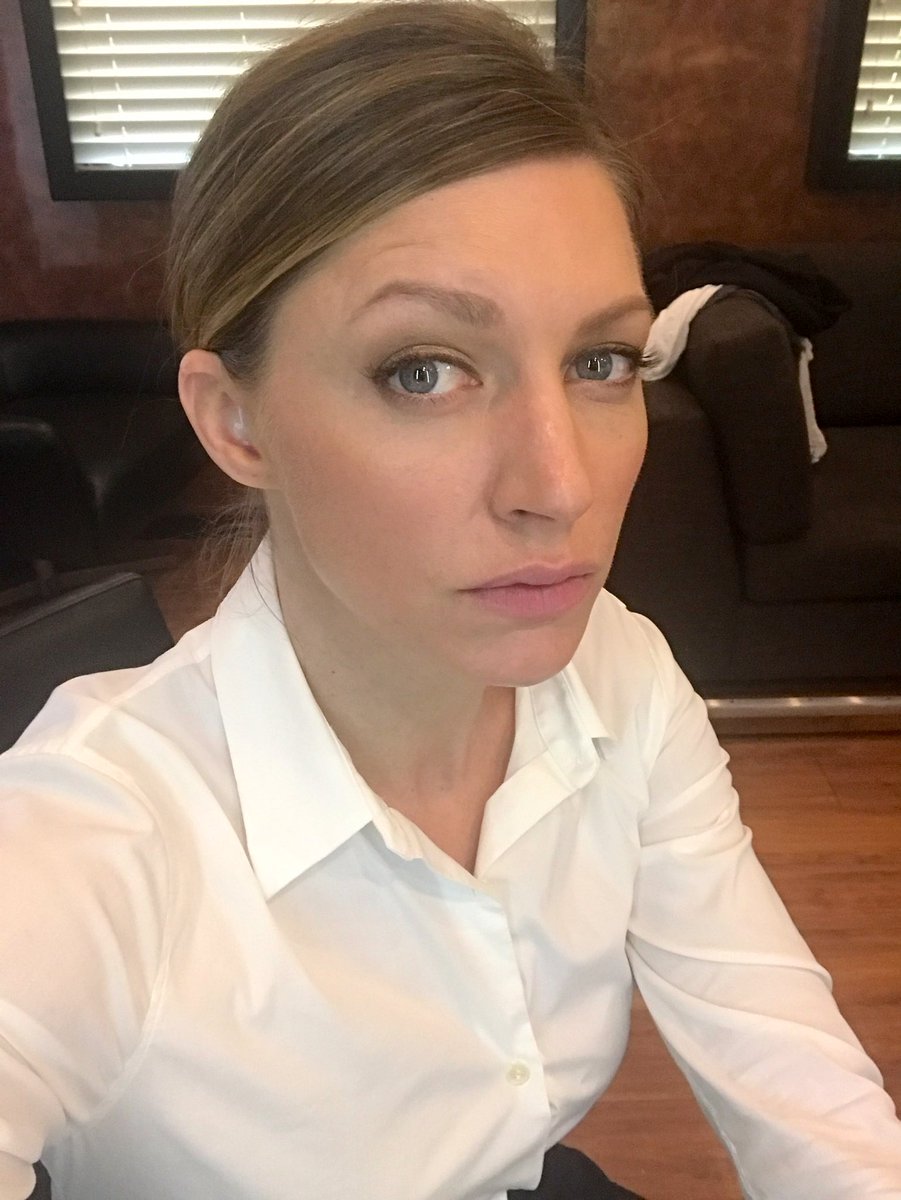 Jes Macallan tweet media