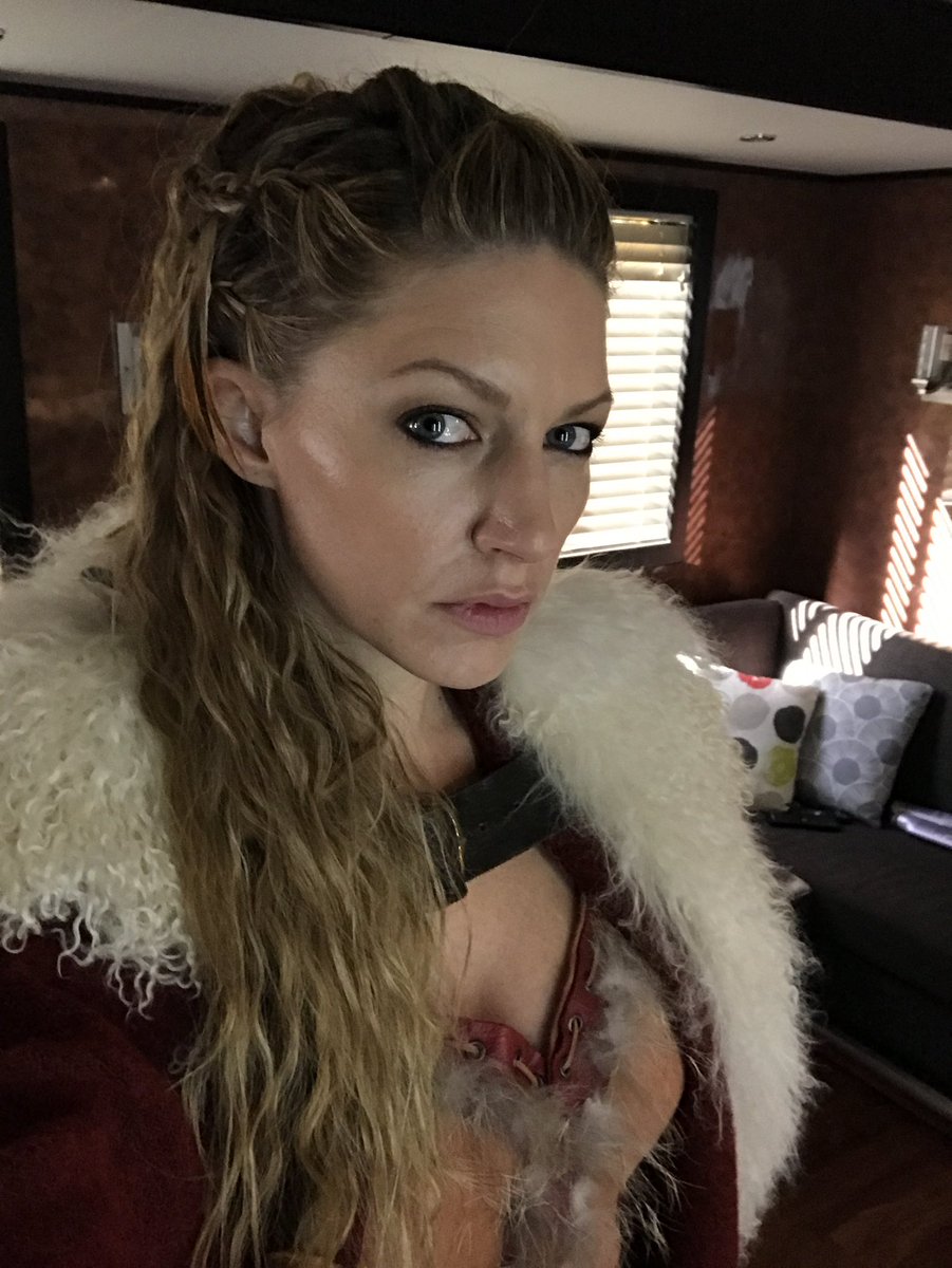 Jes Macallan tweet media