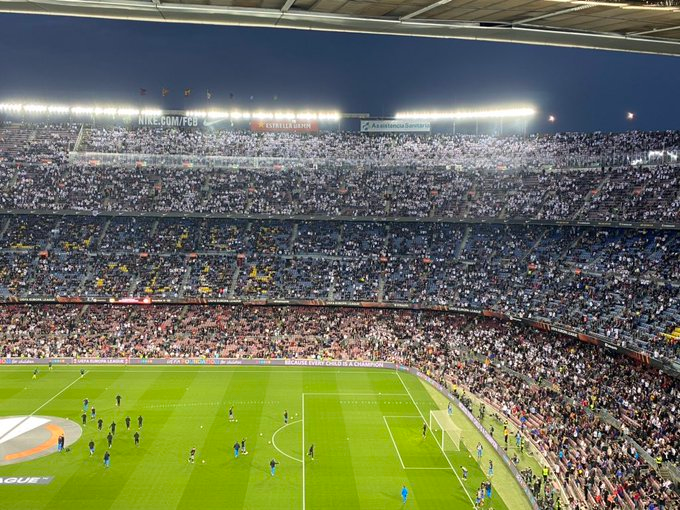 CabineSport's tweet photo. INCRÍVEL: Adeptos do Frankfurt em peso nas bancadas de Camp Nou 😱 https://t.co/OL6tM8TQd9