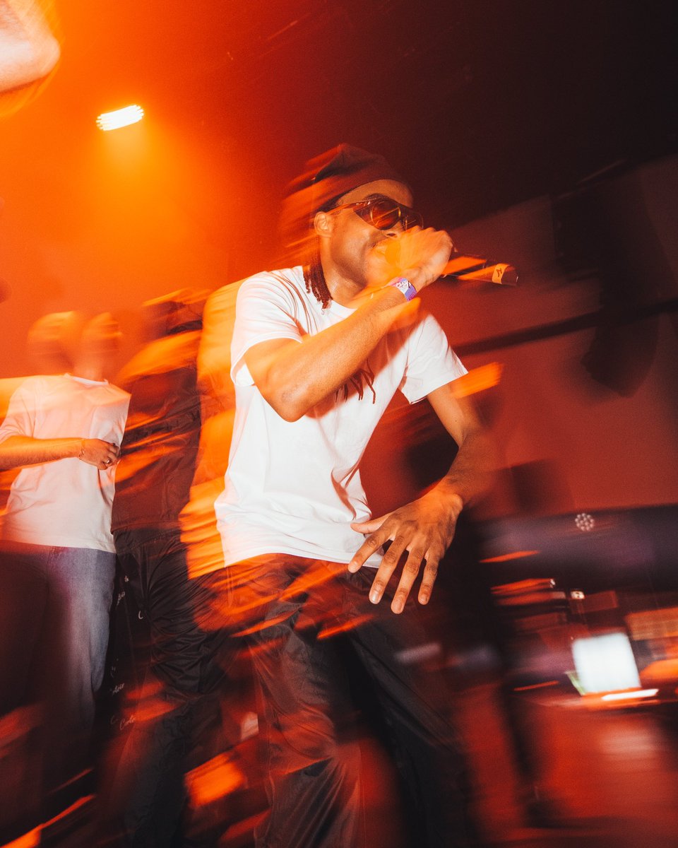 AlyasMusic's tweet image. Mes photos de la première salle pleine @Lafeve7 👑
C’était légendaire, ERRRR 🤮🤮‼️