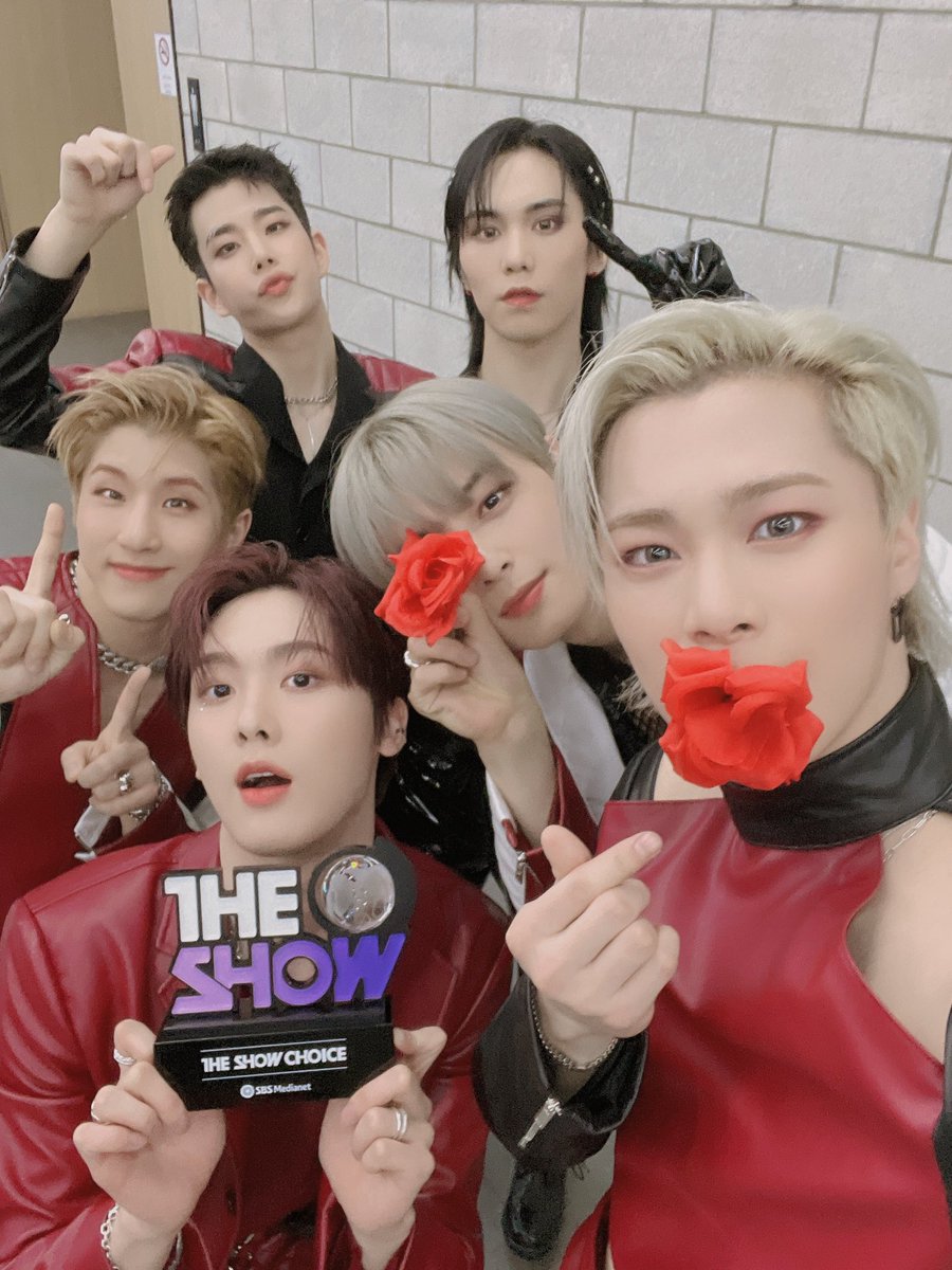 RossLima3's tweet photo. ✨ASTRO ✨

#ASTRO #AROHA https://t.co/QTUoeyBQaU