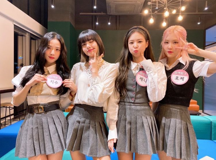 Generamirez98's tweet photo. A pesar de todo me siento tan orgullosa y feliz de ser Blink amo la relación que tenemos con nuestras chicas y los mucho que nos entendemos y amamos mutuamente. Sin duda alguna son las mejor.

BLACKPINK BEST GG
BLACKPINK BIGGEST GG 
#blackpinkdiamond #blackpinkfantastic https://t.co/ojtFMlhOgg