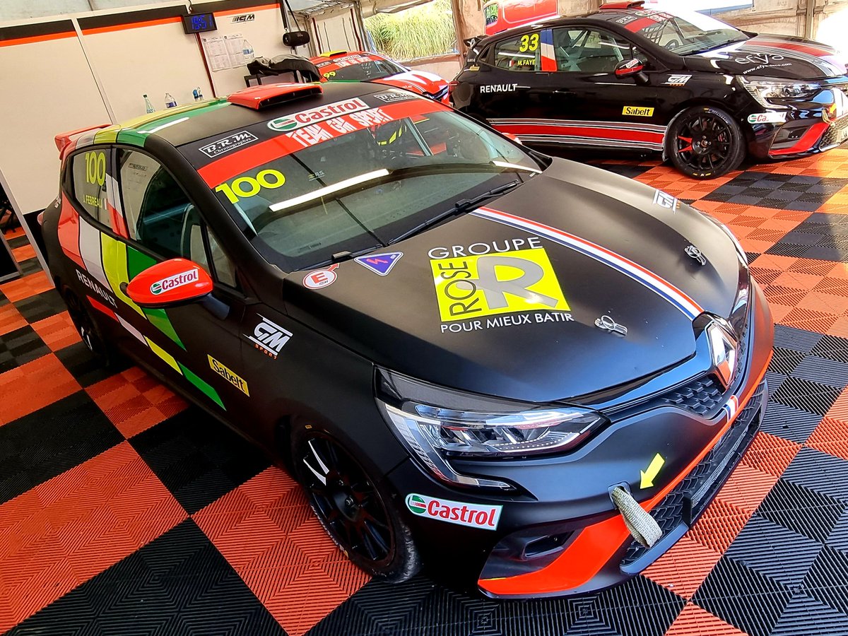 Julien_FEBREAU's tweet photo. Très heureux de vous présenter la magnifique #ClioCup dont je prendrai le volant ce week-end pour les Coupes de Pâques au @CircuitNogaro !! 😍
Passez nous voir à la structure #GMsport au coeur du Paddock @RenaultSeries !! 😉
#RDVau1erVirage #Nogaro #Number100 https://t.co/ZwmiqvdL0O