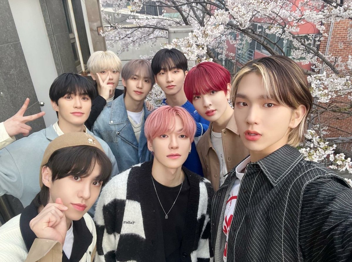 EPEXClX's tweet image. 2021🌸                              2022🌸

#EPEX #이펙스
#CIX #씨아이엑스