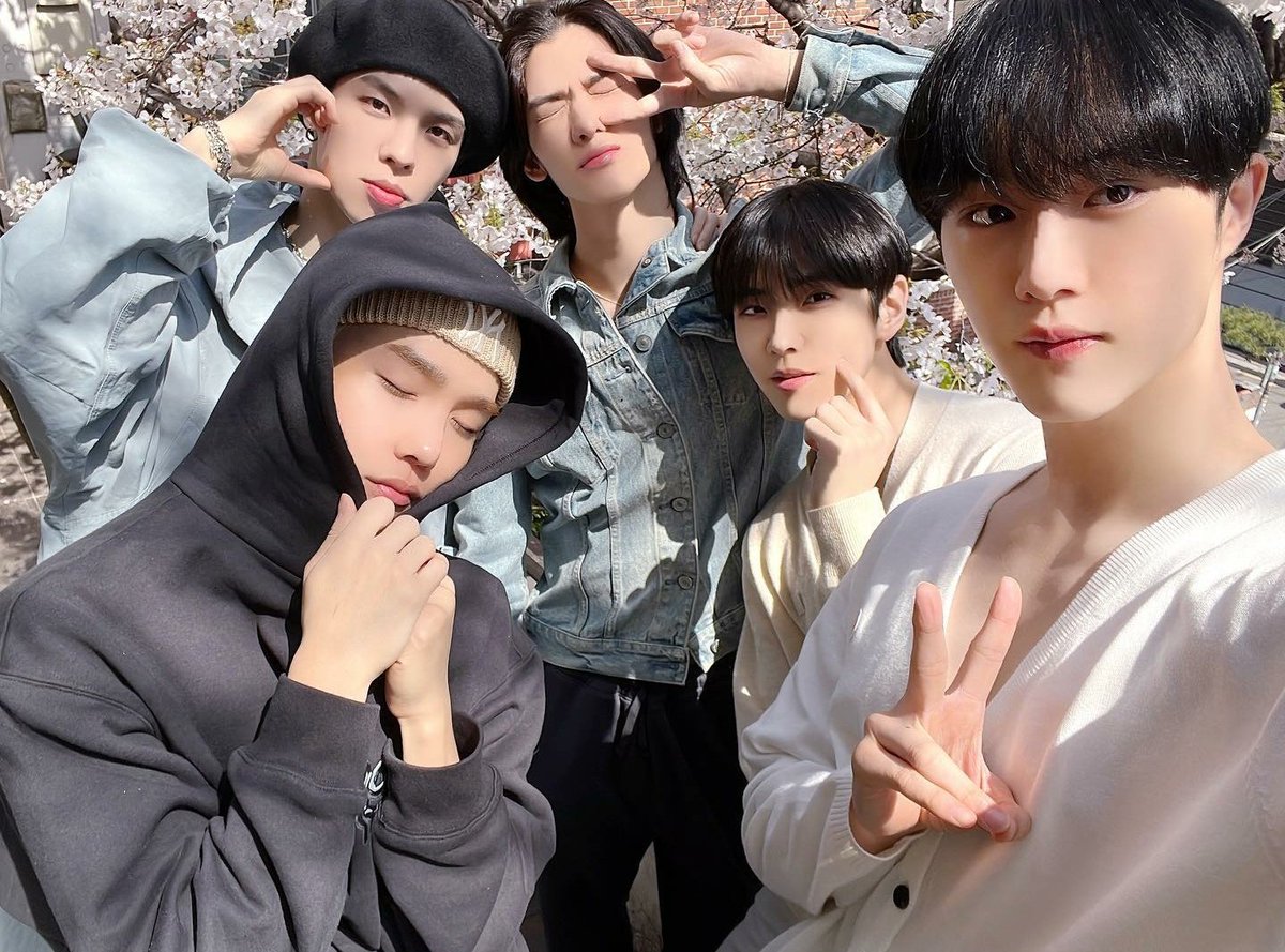 ูslow (@epexclx) on Twitter photo 2021๐ธ                              2022๐ธ
#EPEX #์ดํ์ค
#CIX #์จ์์ด์์ค 2021๐ธ                              2022๐ธ
#EPEX #์ดํ์ค
#CIX #์จ์์ด์์ค