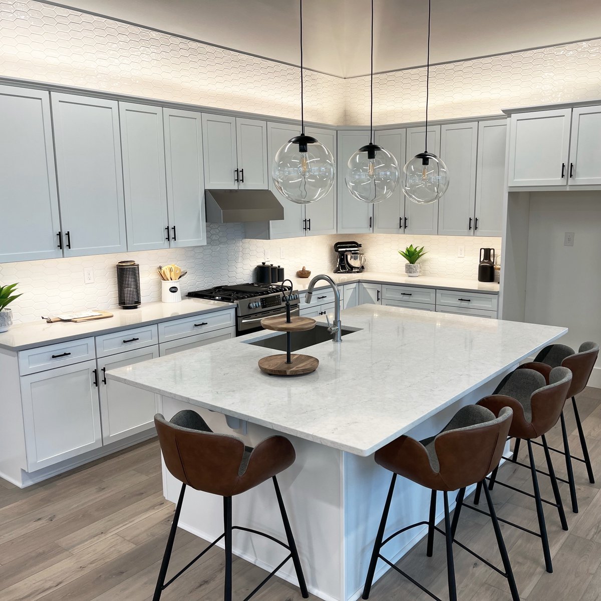 SchumacherHomes's tweet photo. 🎉Exciting news 🎉 We’re thrilled to announce that Schumacher Homes is now in Indianapolis! Our new Design Studio covers seven counties in our new market of Central Indiana.

Learn More: https://t.co/THfunyra0Y https://t.co/lbWWVjpzND