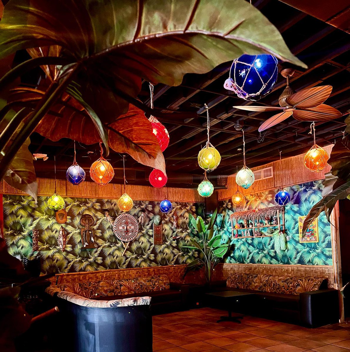 Where the locals hang &amp; the tourists come to play! All aboard! 🚢🌴🍹 #casatikimiami