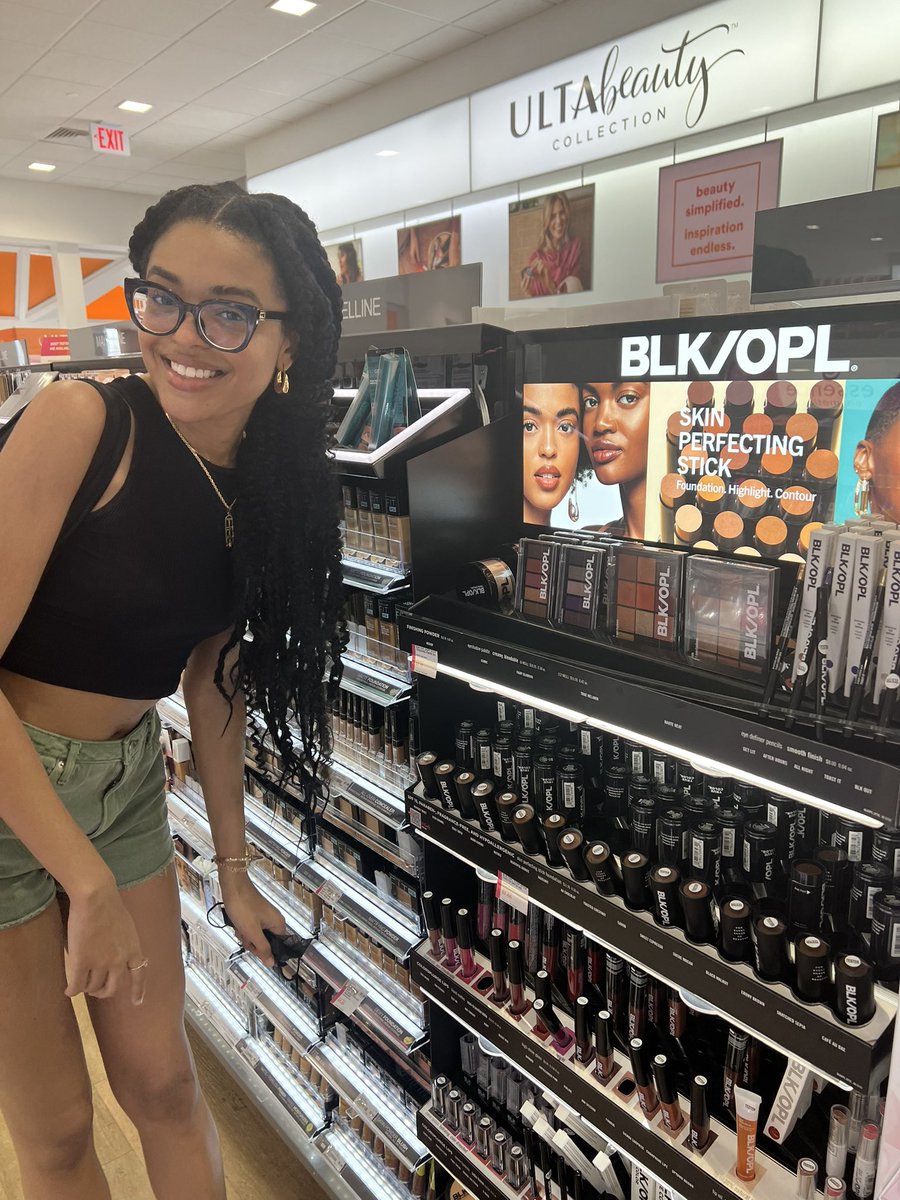 siennajori's tweet image. will never get over seeing my face in stores :)