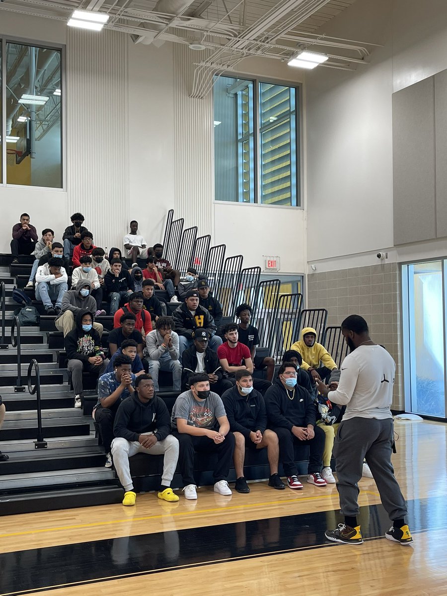 GoldenSole33's tweet photo. My brother and college teammate @DelfonteDiamond came through today and dropped some gems on us today during our character education lesson!We got better MENTALLY! #CharacterWins #ReactvsRespond #Separation #Isolation #Elevation #EarnYourStripes #WeWILL @MrCoachShepard @SHMSTC https://t.co/Q6Xie3ZI9t