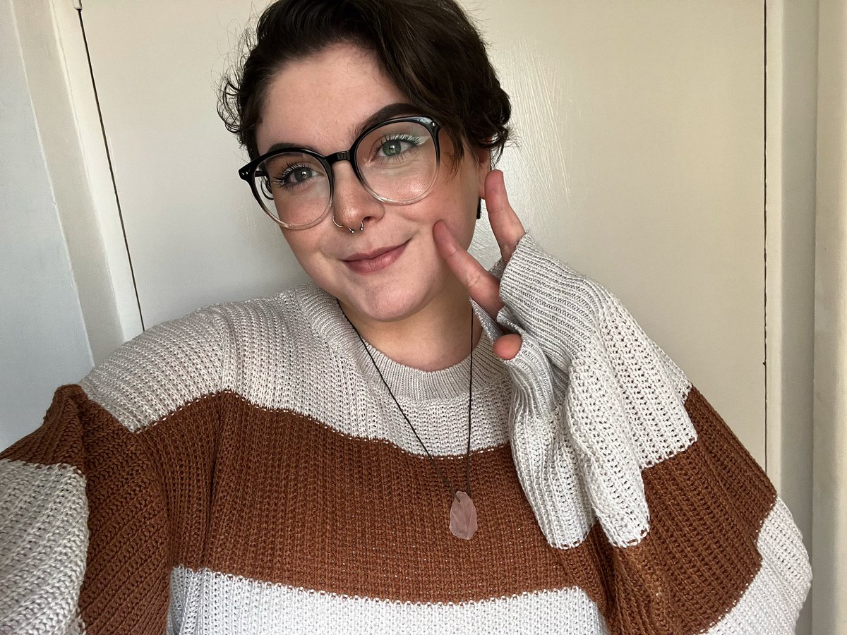 MioSakee's tweet photo. So I made the difficult decision to temporary suspend streams until I finish uni, ily all and I’ll be back as soon as I can!! 💖 #streaming #twitchstreamer #uni #femalestreamer https://t.co/INp7xJJOZK