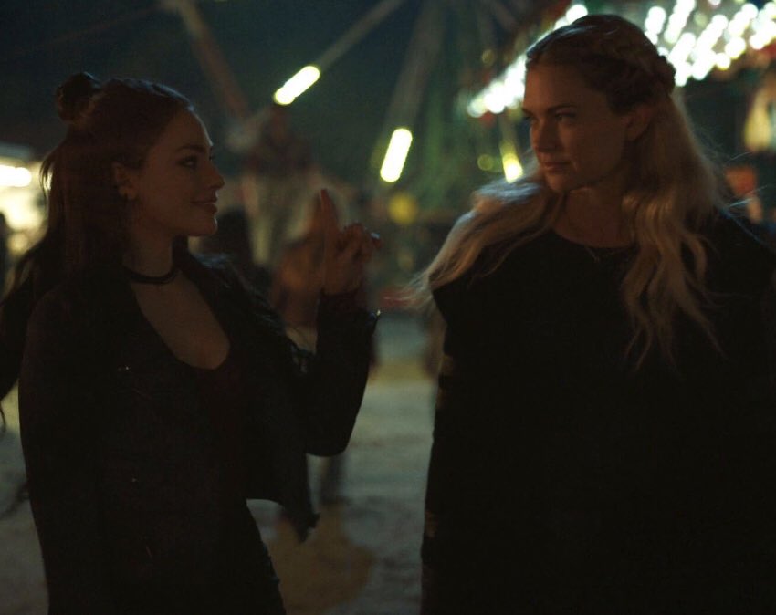 hopesb1tch's tweet photo. why do some people have such a violent hatred of the idea of hizzie. y’all saying you want sapphic representation but then get pissed at the slightest hizzie mention. in the words of hope mikaelson, get over it! some of y’all really gotta grow up #legacies #renewlegacies https://t.co/9iBRlNnliP