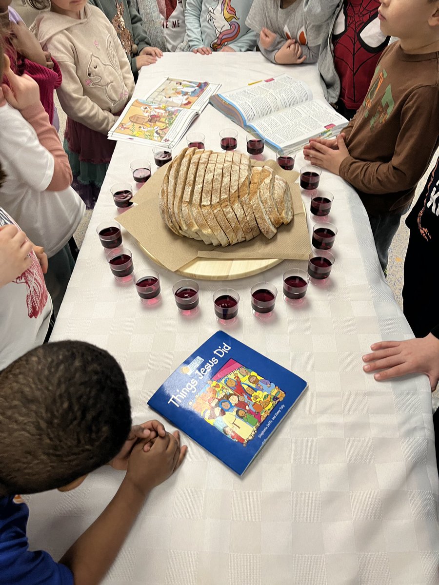 SFAfdk112's tweet photo. On this Holy Thursday, we remembered the Last Supper by hearing the story, praying and sharing bread and juice together. https://t.co/DlYXS8z7ij