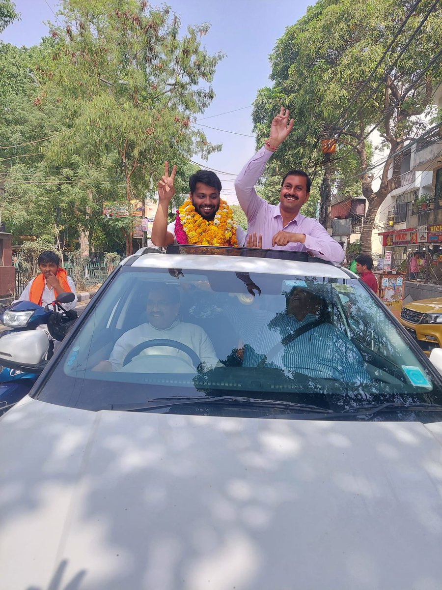 bjpsandeepjain's tweet photo. हिंदू विरोधी केजरीवाल के खिलाफ प्रदर्शन करते वक्त जेल गए  @bjp4sitapuri मंडल  युवा मोर्चा के अध्य्क्ष @neerajdixitbjp ओर 7 कार्यकर्ताओं को @adeshguptabjp जी @ashishsood_bjp जी के प्रयास से 14 दिनों बाद जमानत मिली | प्रत्येक कार्यकर्ता हिंदू विरोधी ताकतों के खिलाफ सदैव लड़ता रहेगा https://t.co/qfX0Ej9X64