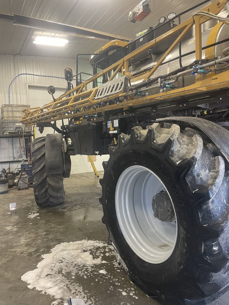 jason__zeeb's tweet photo. Spa day for the #rogator today! #scfs #rogator1100C https://t.co/lymB9ldVgh