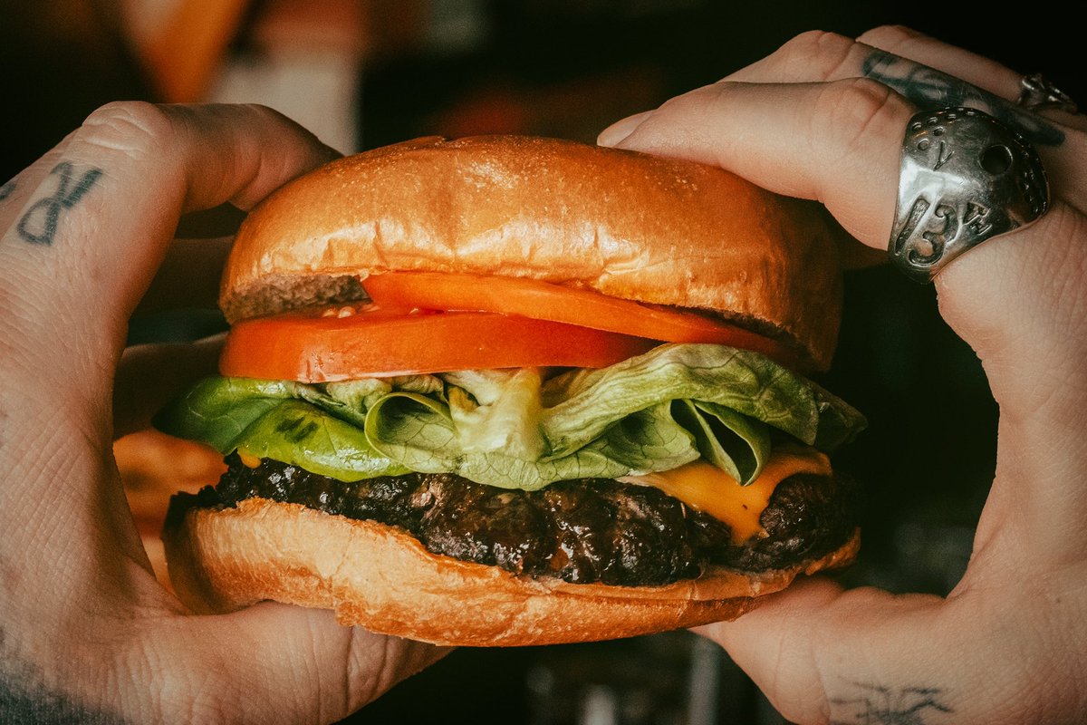 LWLOttawa's tweet photo. Eat at @Pubblico1331 
That is all 
This burger will blow your mind!
#shoplocal @dylanblackradio @Wellington_West @OttawaFoodies https://t.co/21FGDwwU9y