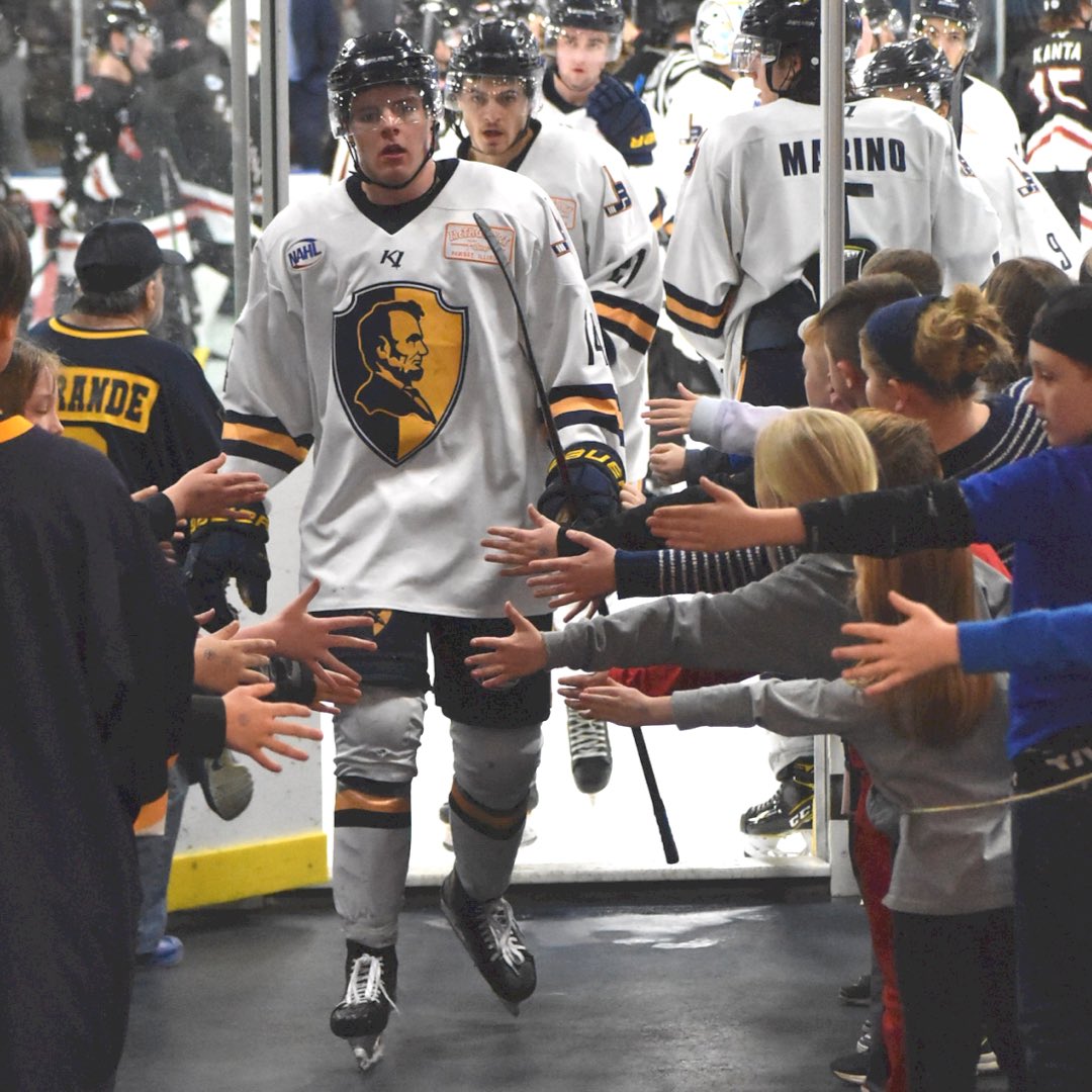 Our fans have been AMAZING all season long and we can’t wait to see you all this weekend for our regular season finale! 

#PackTheNelly #JrBluesHockey