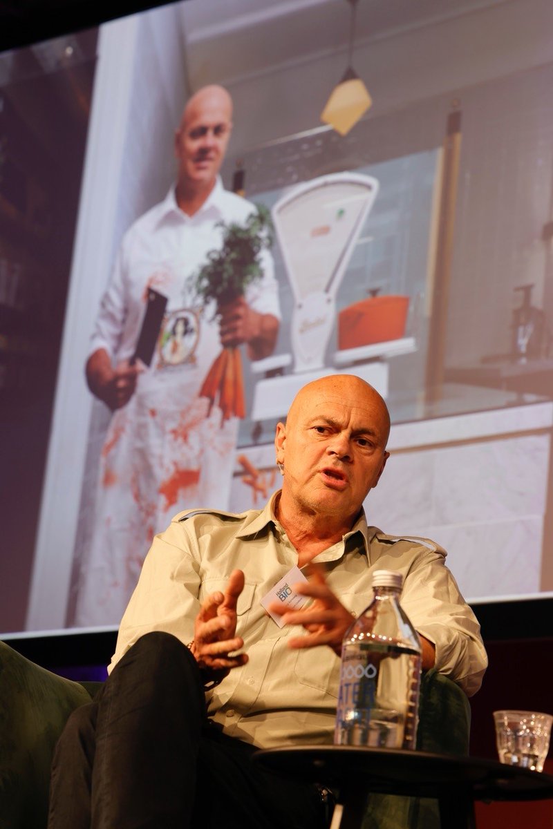 hollandbio's tweet photo. We vervolgen het programma met Jaap Korteweg, oprichter van de @VegaSlager en nu Chief Cowboy & Co-founder bij @thsvegancowboys, dat kaas door microben in plaats van koeien maakt. #YearEvent #HYE22 https://t.co/cW7IdoEubu