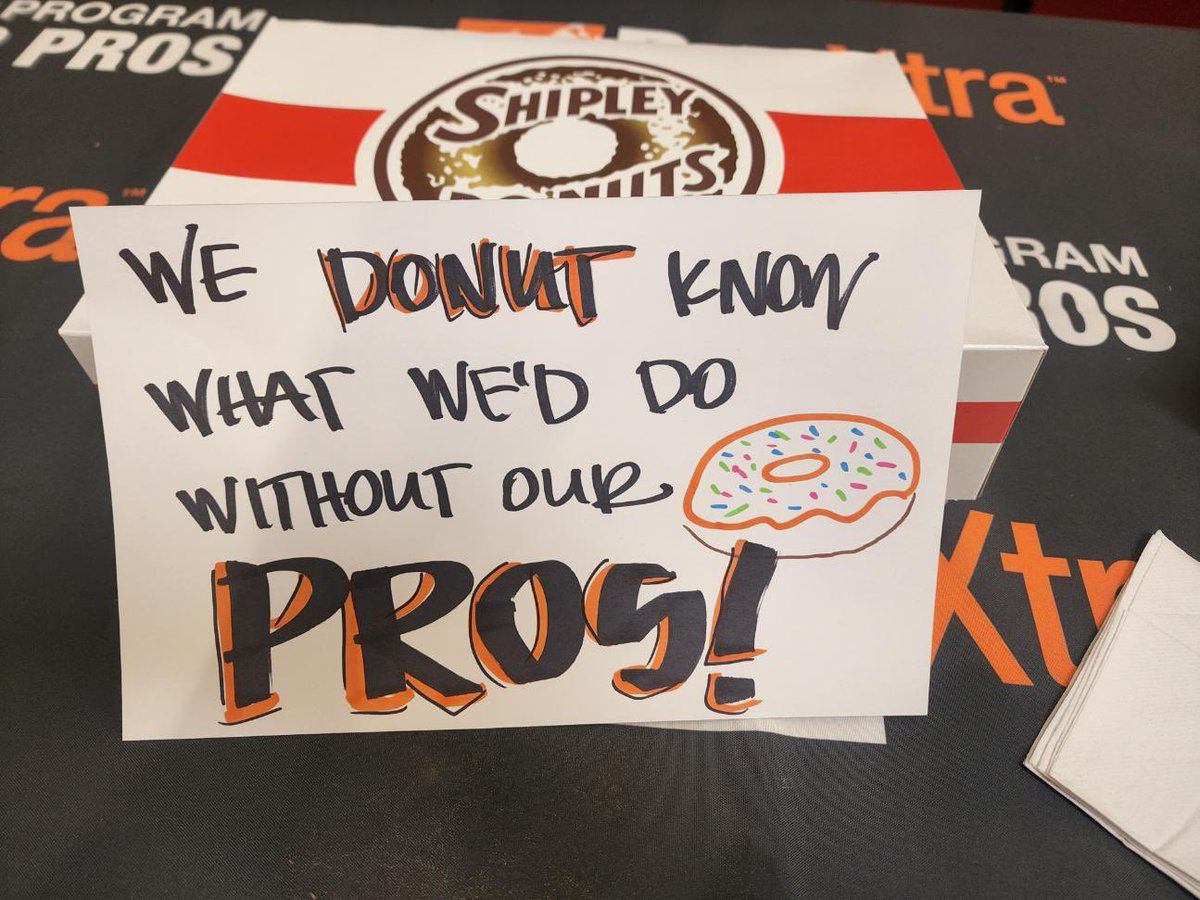 alliespurlock's tweet photo. What does 6830 ProDesk do when they sell ProMRO & a truck load of siding?They throw a party to Appreciate all their Pros! What an amazing week for this awesome proDesk. We ❤️ our Pros! #properks @BreedloveShawna @BedrosianRon @markdearing62 @garland_haynes @BGattheHD @Depot6830 https://t.co/gv9emMU3EJ