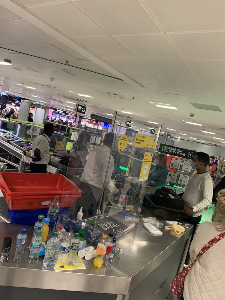 SnijdersCoen's tweet photo. outdated security, systems screaming staff which is also lacking of competence; @DublinAirport is a total mess. For a city with international allure with all its companies and gateway to USA you would expect an updated normal working airport. However it hasnt approved at all. https://t.co/nnbZmXhrkx