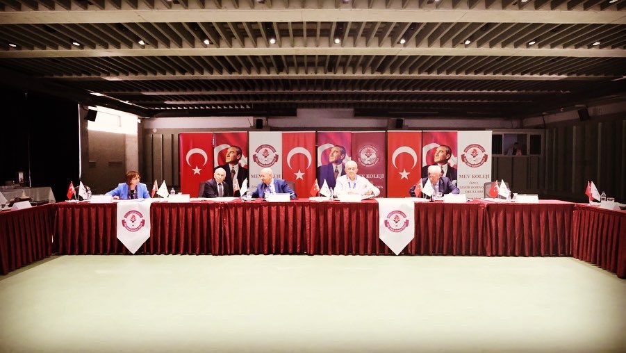 Milli Eğitim Vakfı Eğitim-Öğretim ve Yönetim Hizmetleri Uygulama ve Değerlendirme Toplantısı MEV Koleji Özel İzmir-Bornova Okulları ev sahipliğinde başladı.