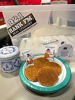 921HankFM's tweet photo. Today on #willitfloat w/ KB @KenBucknerShow & @MarleeMcCormick we learned about the Dutch treat #Stroopwafel
https://t.co/L7GXLrJqMc https://t.co/CW6p57TGHm