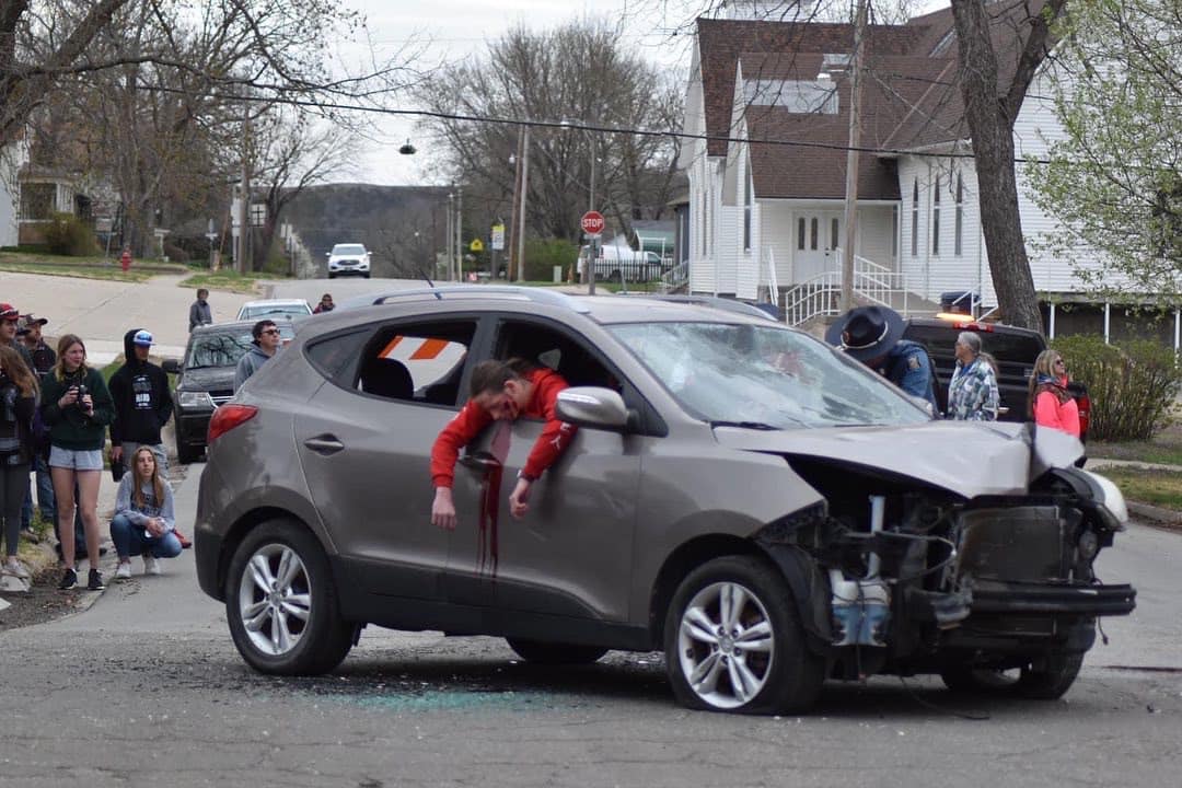 SAFEks's tweet photo. Wabaunsee High School's SAFE team helped present a mock crash scenario for their classmates.

@wab329supt  @SafeWabaunsee @TrooperDonKHP https://t.co/qvLuuE9CWU