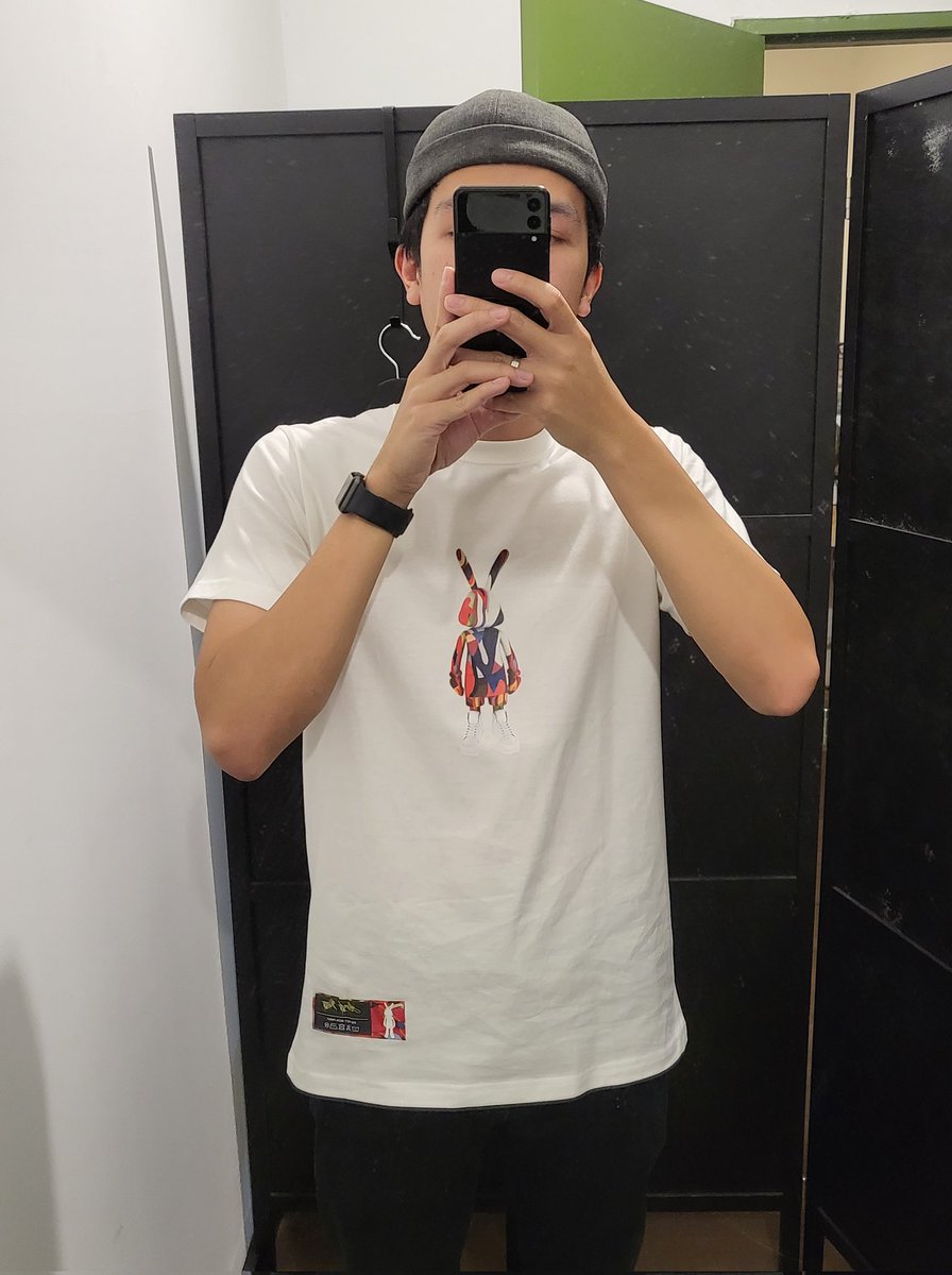 Received this last week, finally had the chance to wear it outside. Love this tee from <a href="/TheHardyBunny/">HardyBunny</a>!! My first NFT wearable &amp; it fits perfectly 😎 TQ sir!