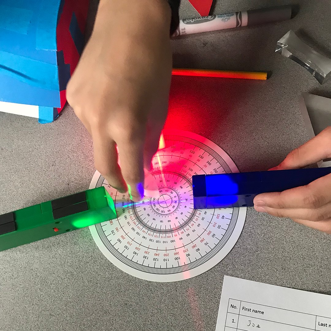asrc_gc's tweet photo. Last Sat, @ThoughtRevolver and Enrique Mejia, CUNY ASRC Photonics Initiative, partnered with FutureConnect to teach Mott Hall students about Photonics. They made periscopes, telescopes, &amp; kaleidoscopes. Thank you Charuta Joshi (FutureConnect's founder) for helping organize this! https://t.co/xYmRUIOgPV