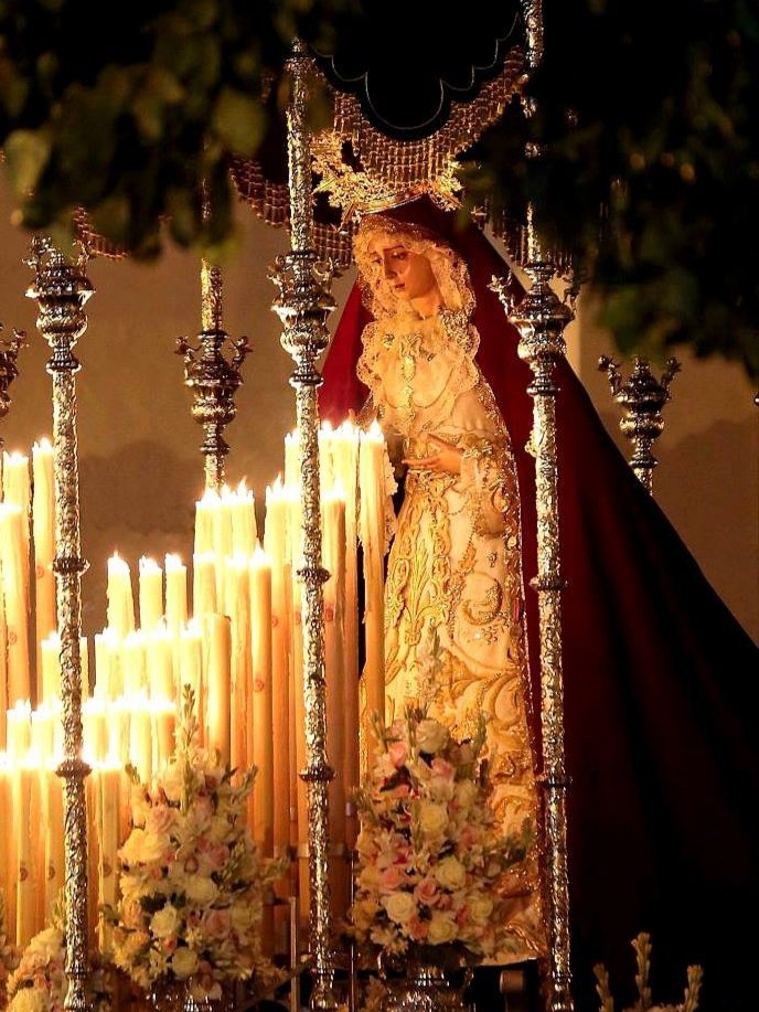 Desde la Asociación Musical Andalucía os deseamos una estupenda Salida Procesional de nuestra Señora este Jueves Santo.
Tened por seguro que en el momento de su salida habrá muchos corazones de Fuengirola y Mijas acompañándola.
Disfrutad de este gran día, hermanos.