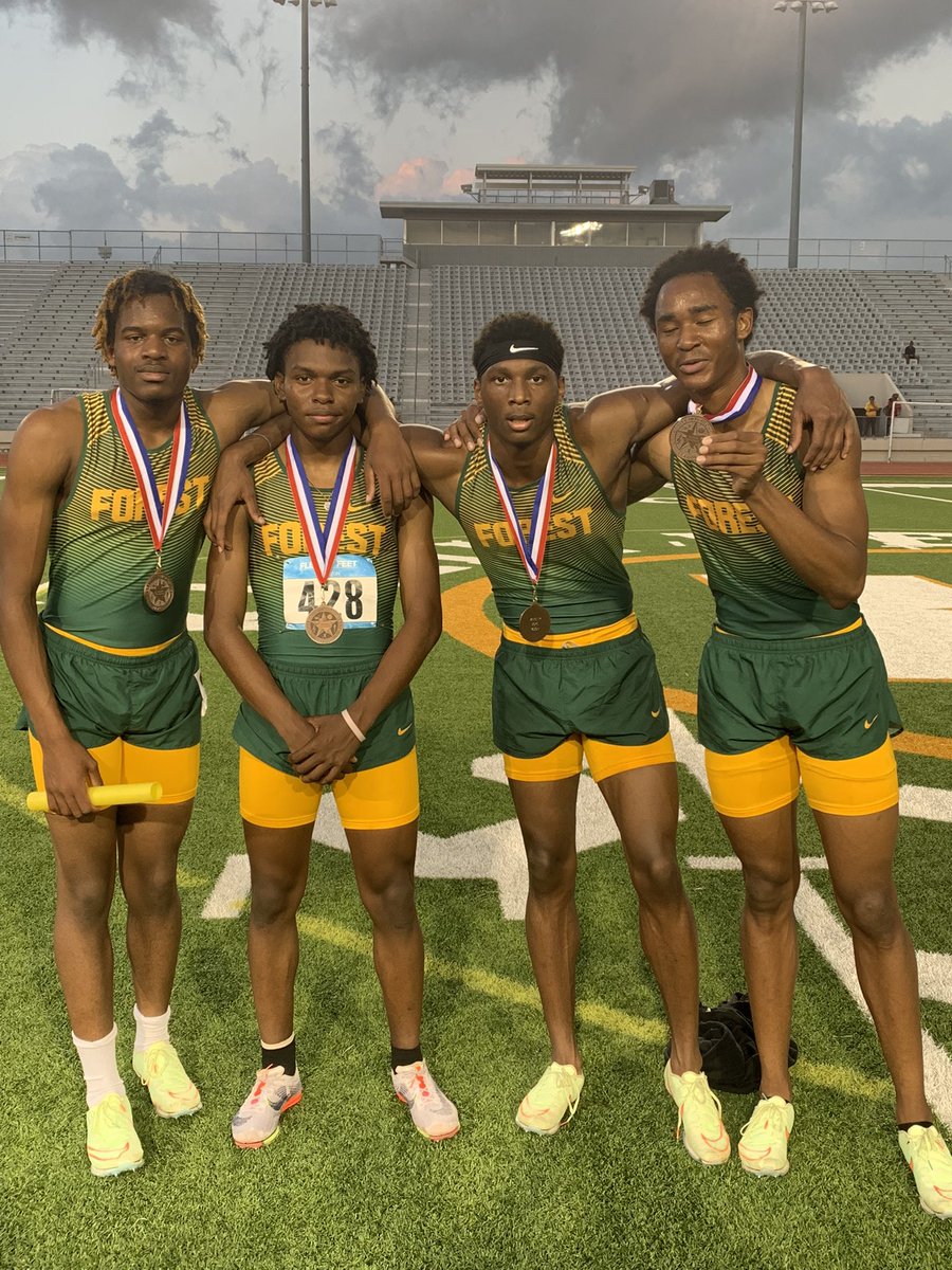 KfTrack's tweet photo. Congratulations to 1600m Relay placing 3rd in a season best 3:18.9 https://t.co/EJvgF2TB1x