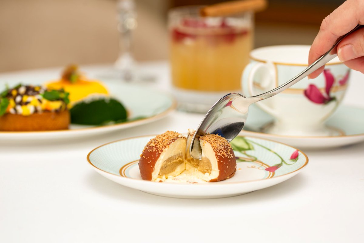 As beautiful as it is delicious, our new #PlatinumAfternoonTea is our favourite new arrival to our Mayfair Lounge &amp; Grill kitchen. Will you be joining us for tea?☕

#MLGafternoontea