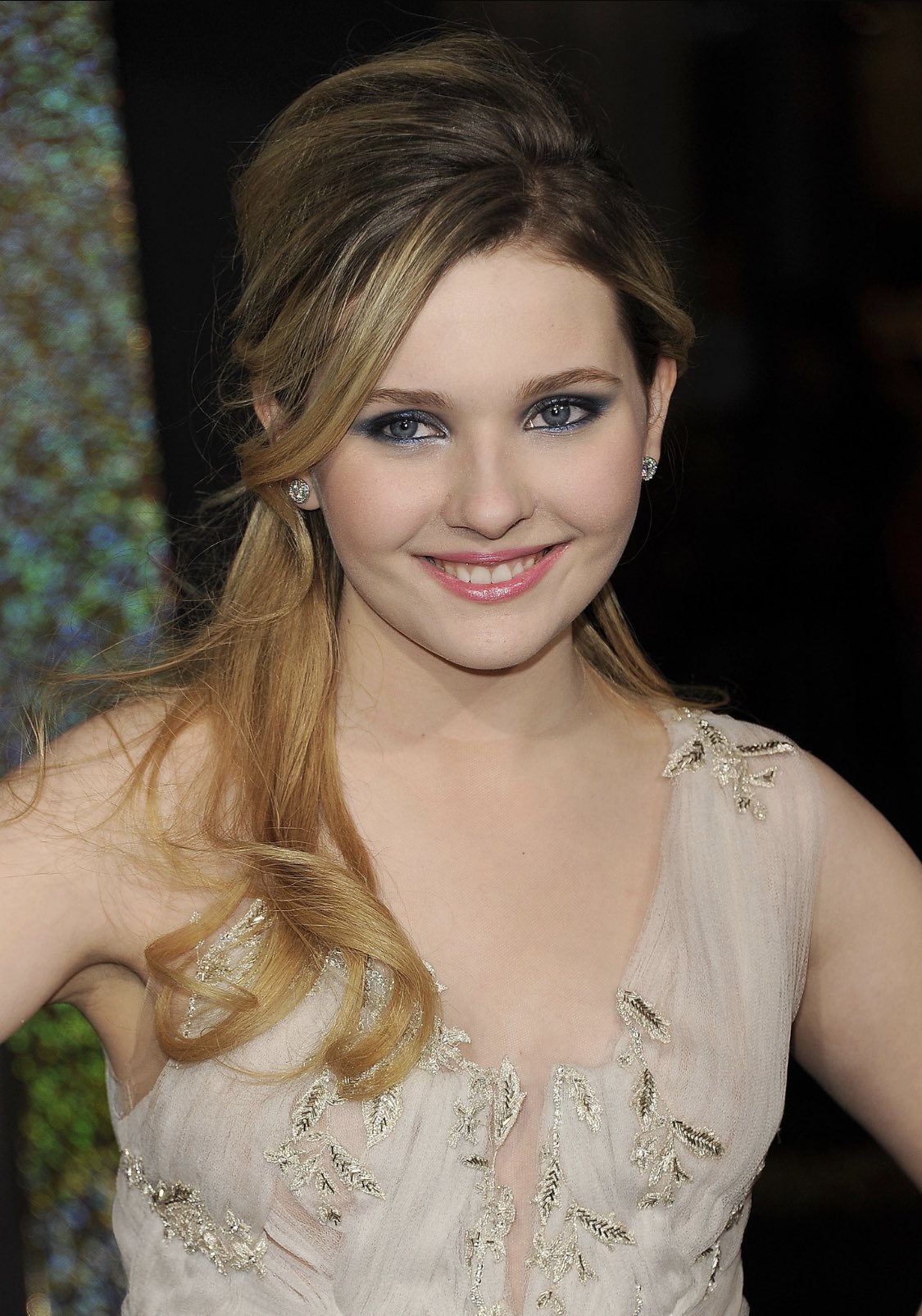 Happy Birthday Abigail Breslin.  The and nominated actress turns 26 today. 
