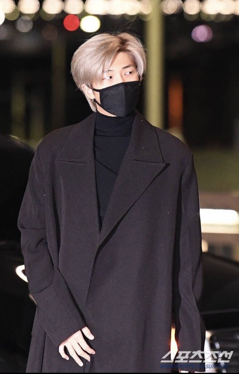 knjsland's tweet photo. this Namjoon look https://t.co/cazqcslJAI