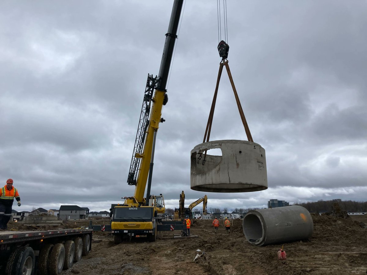 Coldstream_45's tweet photo. Another 3600mm diameter manhole in the hole! #Foxwood #HMPipeProducts #ASG https://t.co/8LvFxlh1FC