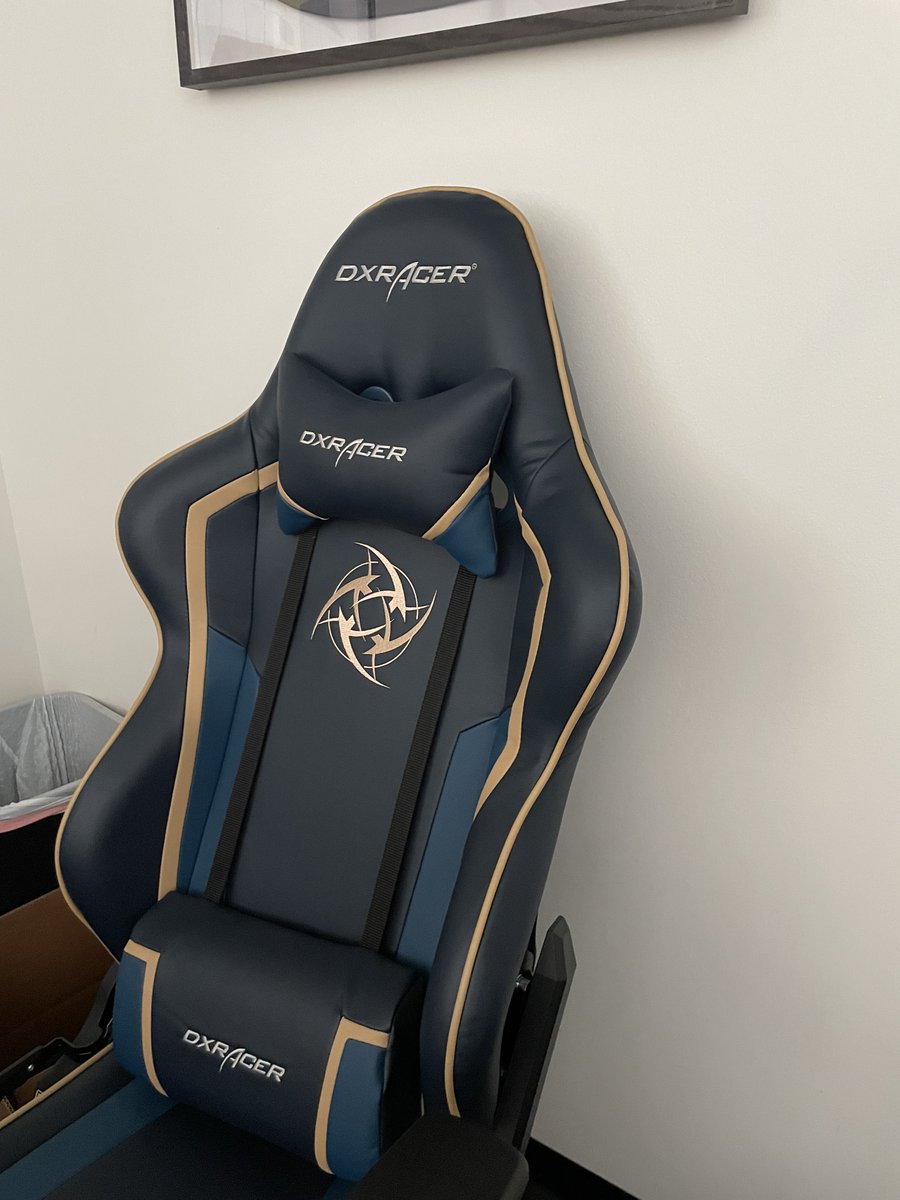 DXRacer tweet picture