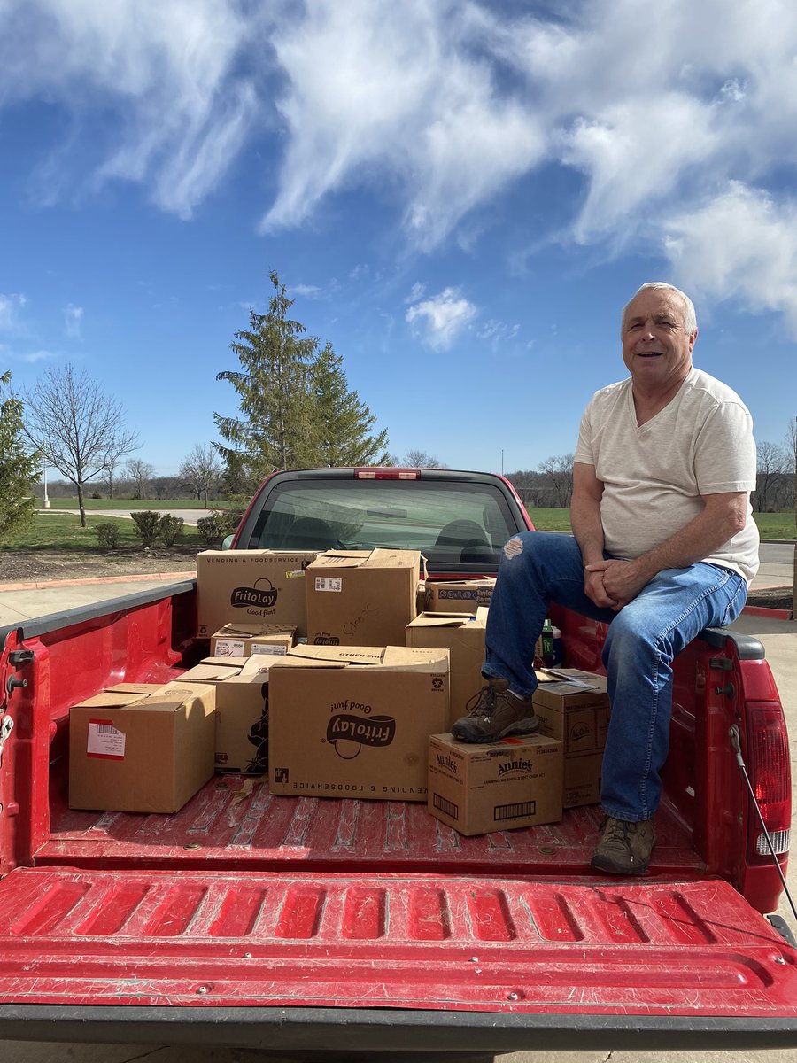 MCMS_Taylor's tweet photo. Retired MC custodian Larry Coffman picked up our donations today for the #desotofoodpantry - thanks for your generosity, #MCMSMustangs! @TheCreekMCMS #232Connect #entertolearn #goforthtoserve https://t.co/FS3wEnhxZm