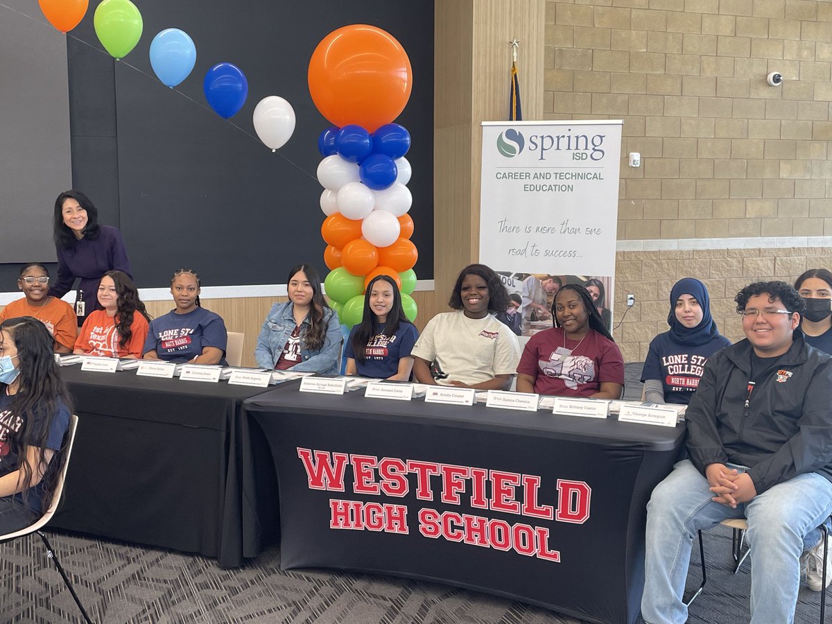 DrBrownEDU's tweet photo. We are SO PROUD of our seniors!! 🧑🏽‍🎓👩🏾‍🎓CTE Future Educators Signing Ceremony! These are our future teachers  @SpringISD @Dekaneywildcat @whsmustangs @SPRINGHIGHLIONS @LauraH1431 @ResendizEDU #WeAreSpring #FutureTeachers #SpringPride https://t.co/2sWuOfY4aM