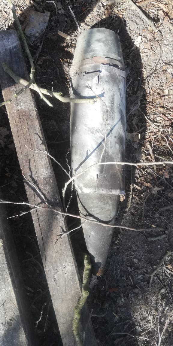 BilohorodkaPC's tweet photo. Retreating #Russians planted thousands of land mines and booby traps in the fields, forests, and settlements of #Kyiv region. Residents should refrain from returning to the areas recently occupied the #horde,  until competent mine specialists find and neutralise the explosives. https://t.co/YqPgVFtnD9